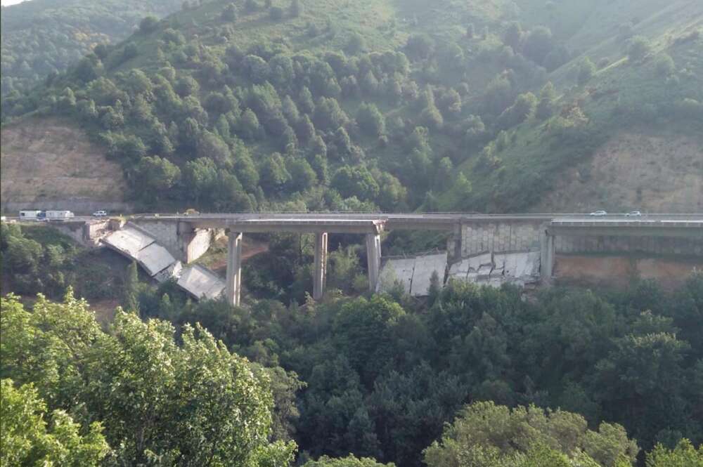 Viaducto de la A-6 derrumbado