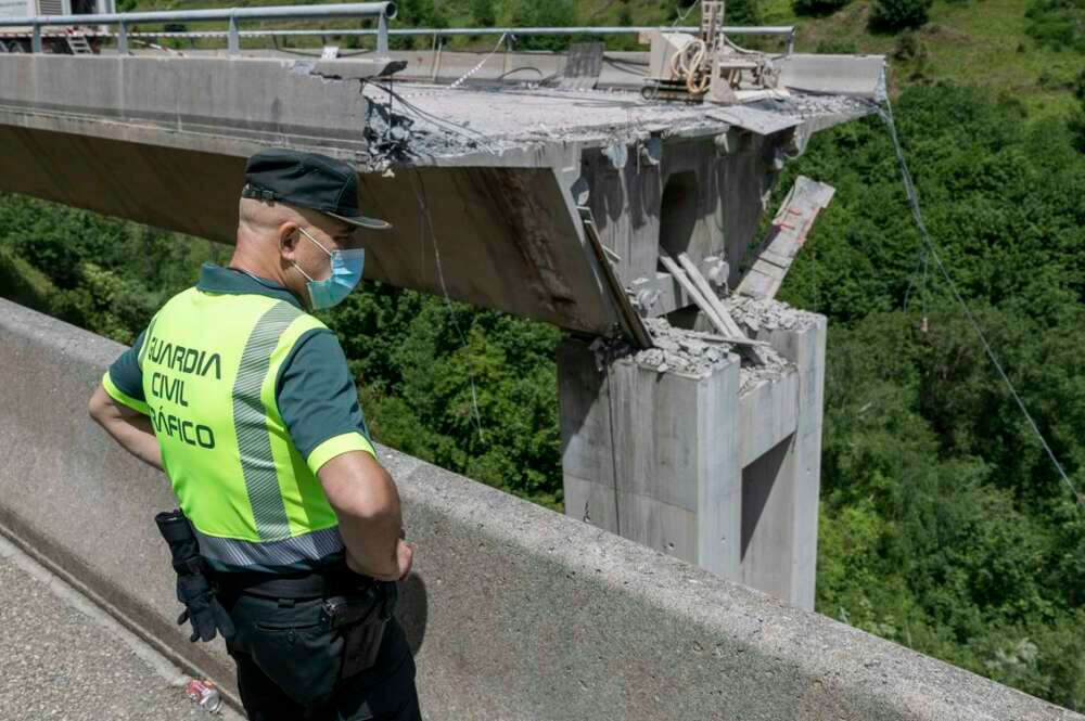 Parte del viaducto de O Castro se desplomó el pasado 7 de junio / EFE