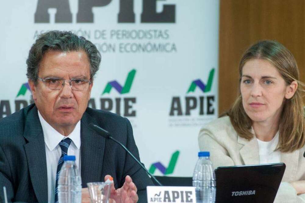 Javier Torres, presidente de la Sareb, junto a su homóloga en el FROB, Pula Conthe / APIE
