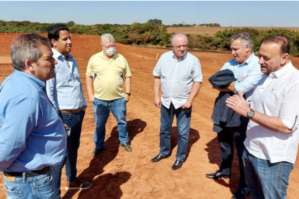 Edinho Silva, alcalde de Araraquara, visita las obras de la fábrica de Estrella Galicia en el municipio brasileño / Araraquara.sp.gov.br