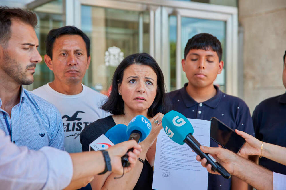 Los familiares del Villa de Pitanxo instan al Grupo Nores a que revele el importe que recibió de la ONG francesa. Imagen de la portavoz de las familias María José de Pazo