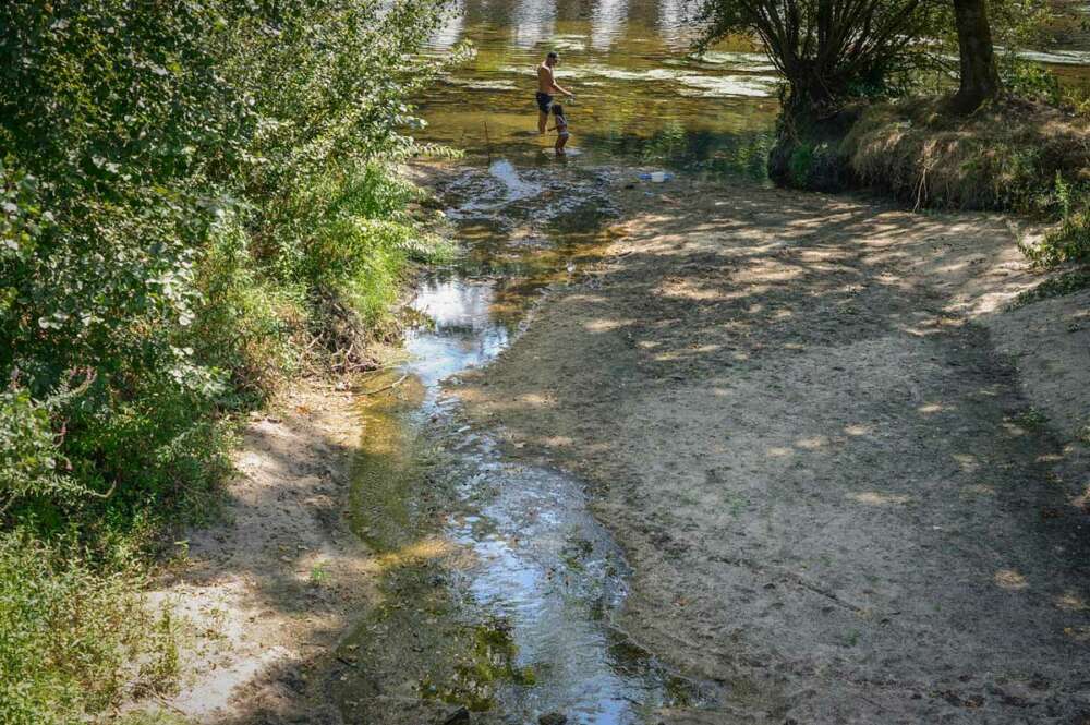 Vista del caudal del río Maquiás, que abastece al municipio de Ribadavia