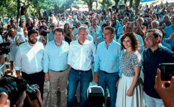 El presidente de la Xunta y del PPdeG, Alfonso Rueda, rodeado por López Miras, Fernández Mañueco, Núñez Feijóo, Díaz Ayuso y Moreno Bonilla