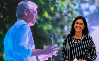 La secretaria xeral del PPdeG, Paula Prado, sobre un fondo con una imagen del líder de su partido en Galicia, Alfonso Rueda