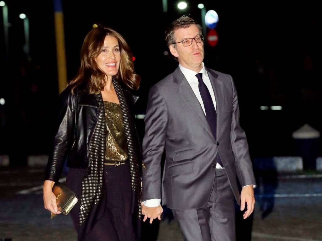 Eva Cárdenas y Alberto Núñez Feijóo a su llegada al Náutico de A Coruña para la celebración de la boda de Marta Ortega