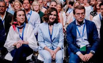 La secretaria general del Partido Popular y portavoz del Grupo Parlamentario Popular en el Congreso, Cuca Gamarra, la nueva presidenta del PP de Madrid y presidenta de la Comunidad de Madrid, Isabel Díaz Ayuso, y el presidente del PP nacional