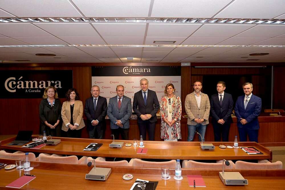 El vicepresidente primero y conselleiro de Economía, Francisco Conde, se reúne con representantes de la Cámara de Comercio de A Coruña