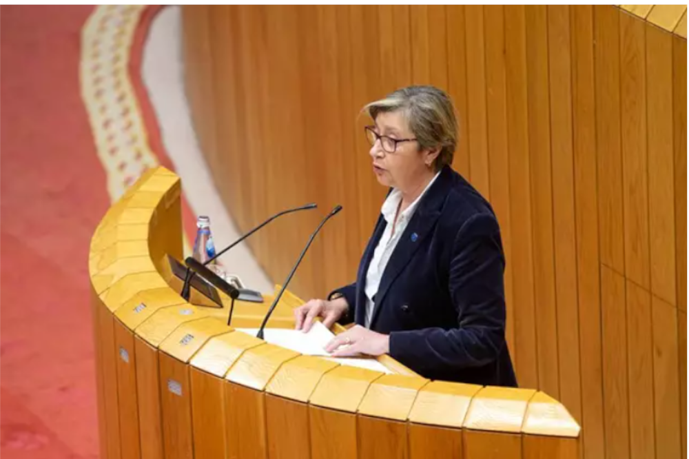 La conselleira do Mar, Rosa Quintana, durante una intervención en el Parlamento de Galicia