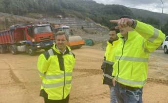 El delegado del Gobierno en Galicia, José MIñones, supervisa las obras en la zona de la A-6 donde se derrumbó el viaducto de O Castro - DELEGACIÓN DEL GOBIERNO