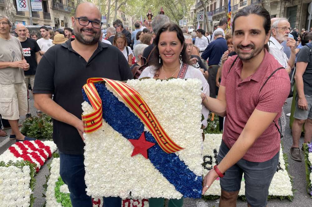 La eurodiputada del BNG, Ana Miranda, y el presidente de la Fundación Galiza Sempre, Rubén Cela, participan en la Diada, en Cataluña - BNG