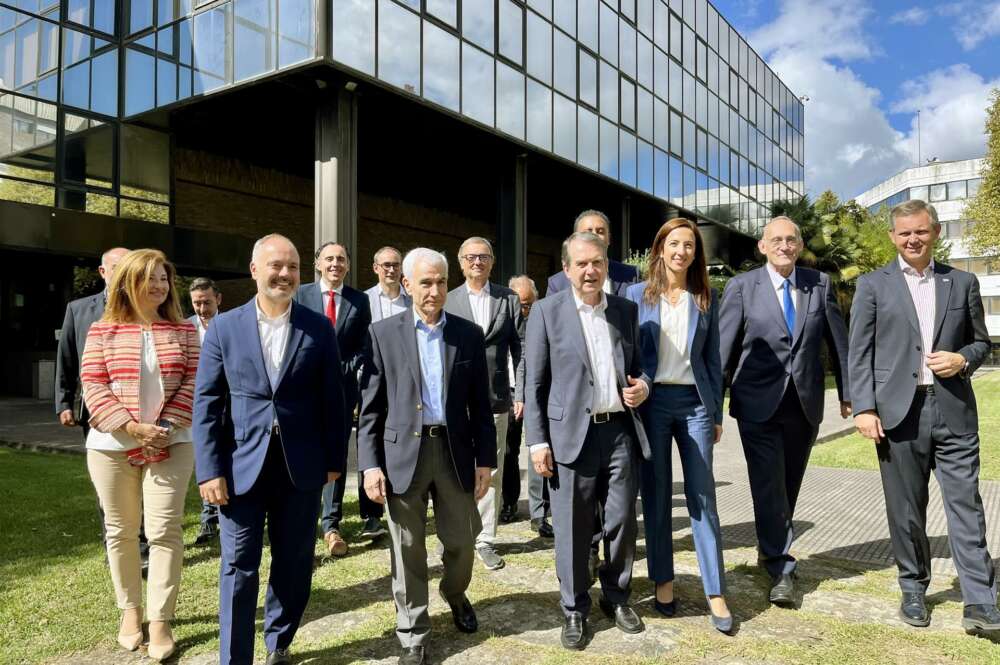 Visita de autoridades e inversores a la futura sede de SPARC, la planta de semiconductores fotónicos impulsada por Zona Franca de Vigo y otros socio