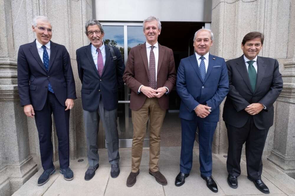 Francisco Conde, vicepresidente ecónomico de la Xunta, José Luis Díaz-Varela, presidente de grupo Indukern; Alfonso Rueda, presidente de la Xunta; José Tomé, alcalde de Monforte, y Raúl Díaz-Varela, presidente de Kern Pharma