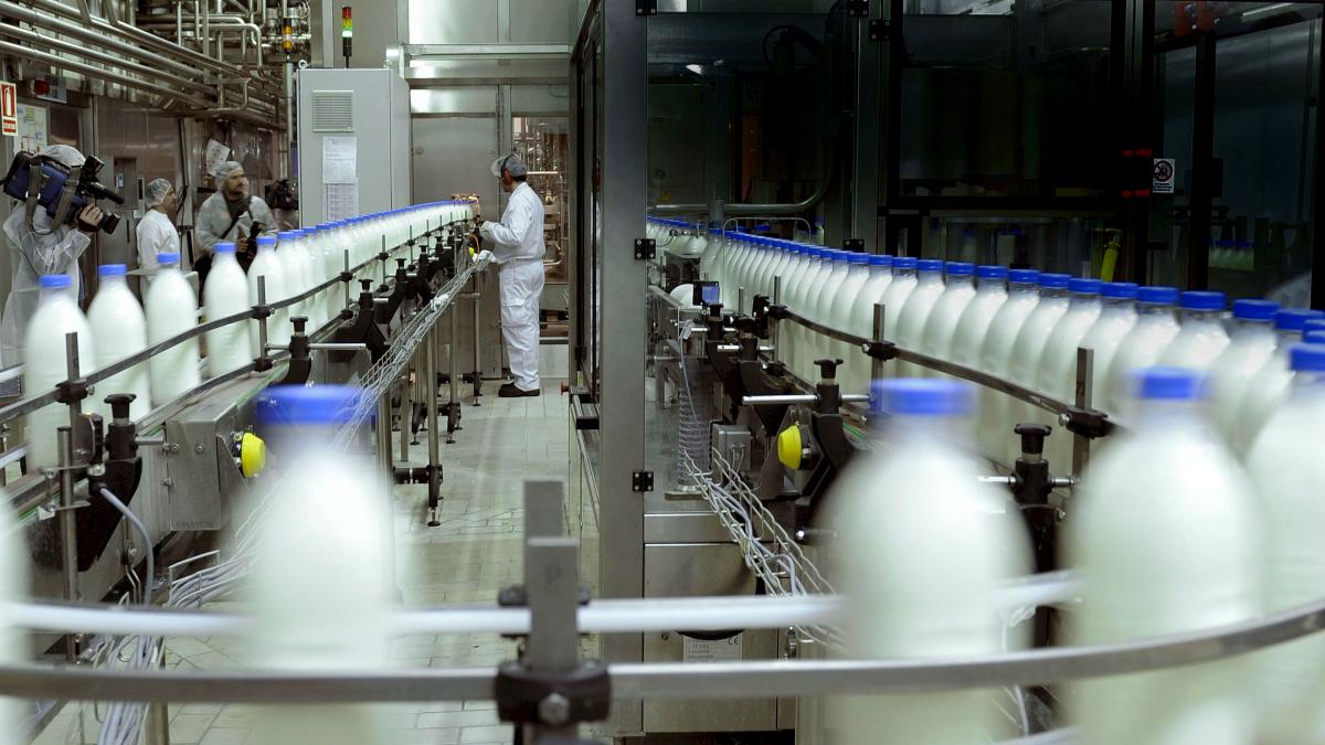 La industria reduce el tiempo de los contratos para adaptarse a la inflación y a la escasez de producto / EFE