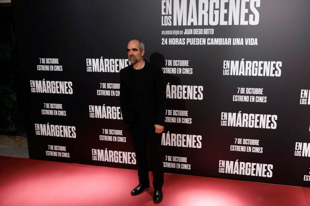 El actor Luis Tosar a su llegada al estreno de la película "En los Márgenes", hoy martes en el Cine Capitol de Madrid