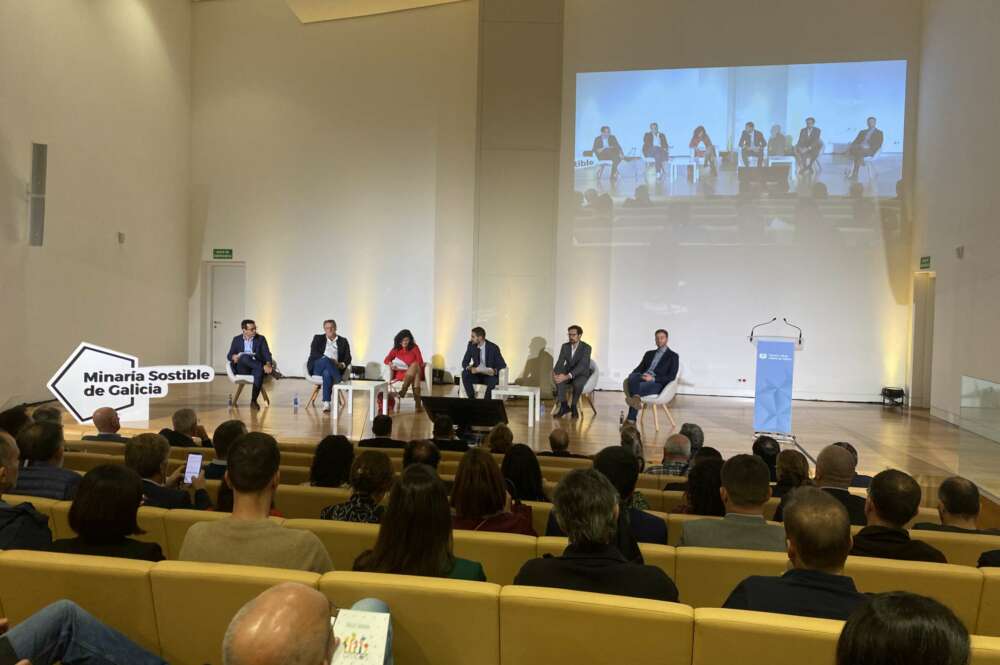 Imagen de la mesa redonda "La minería, punta de lanza de la industria europea"