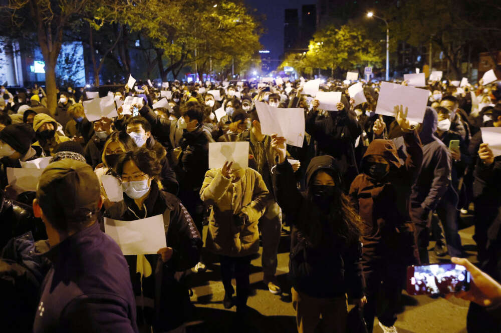 Protesta en Beijing contra las restricciones aplicadas por el Gobierno chino para frenar el Covid / EFE/EPA/MARK R. CRISTINO