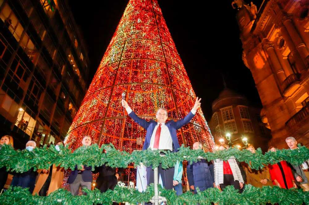 El alcalde de Vigo, Abel Caballero, durante el encendido de las luces navideñas