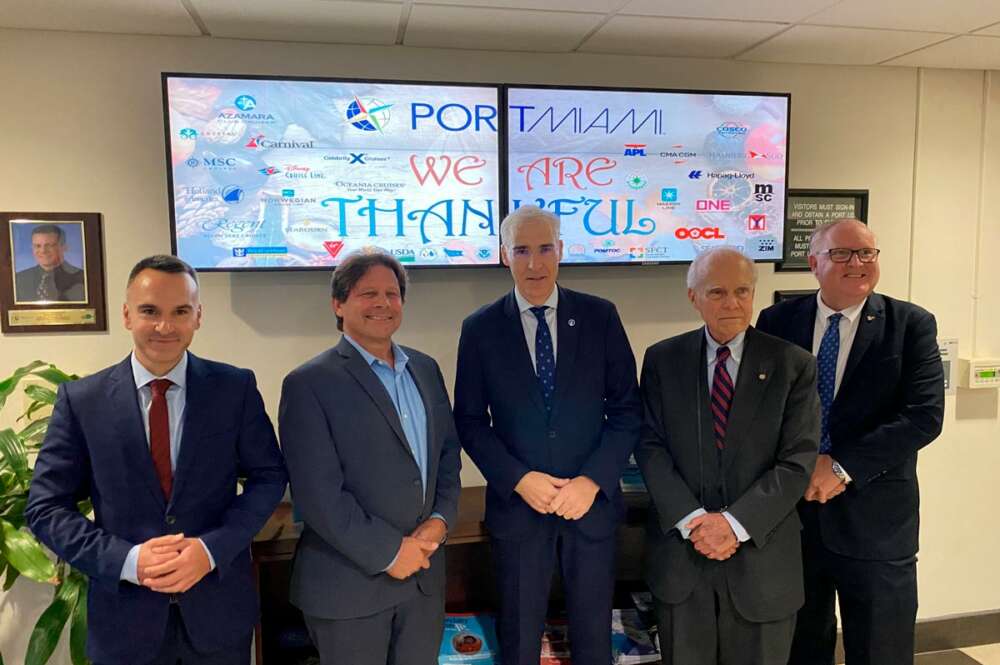 El vicepresidente primero de la Xunta, Francisco Conde, en su visita al puerto de Miami.