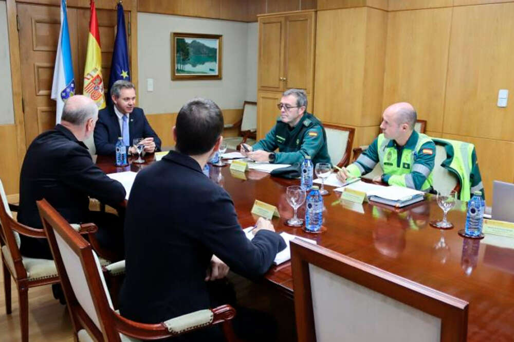 El delegado del Gobierno en Galicia, José Miñones, coordina con Policía Nacional y Guardia Civil un dispositivo para garantizar la operatividad del transporte en los centros logísticos en Galicia
