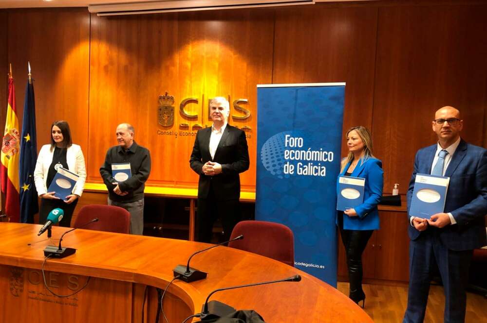 Los profesores de la USC María Cadaval y Xoaquín Fernández Leiceaga, y los docentes en la UVigo Santiago Lago y Alberto Vaquero; encargados de elaborar la propuesta del Foro Económico de Gailcia para la reforma del modelo de financiación autonómica