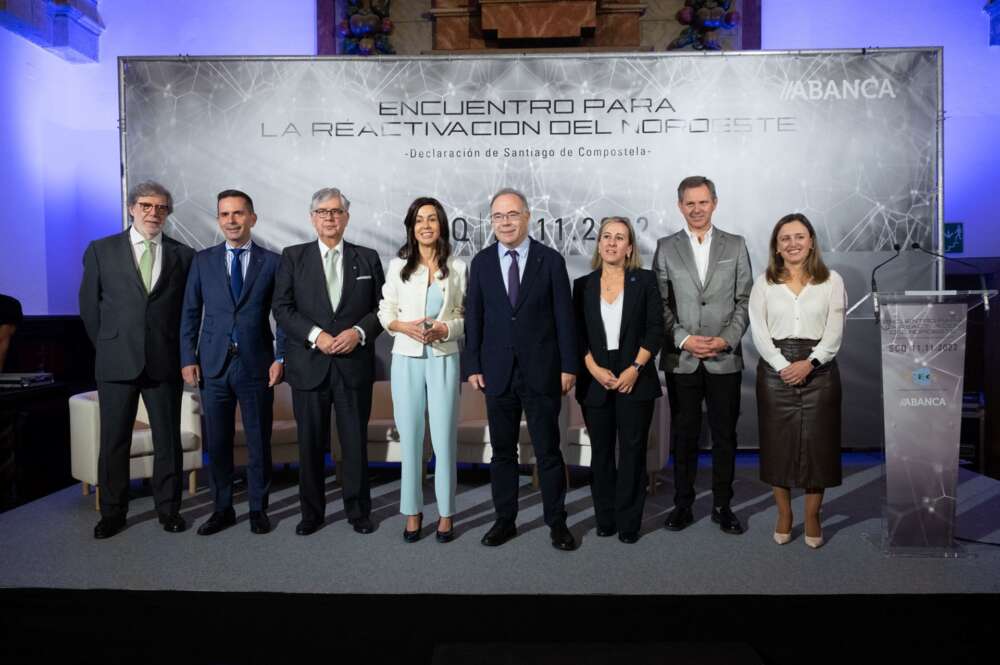 Foto de familia en el Encuentro para la Reactivación del Noroeste. Soluciones conjuntas a desafíos comunes