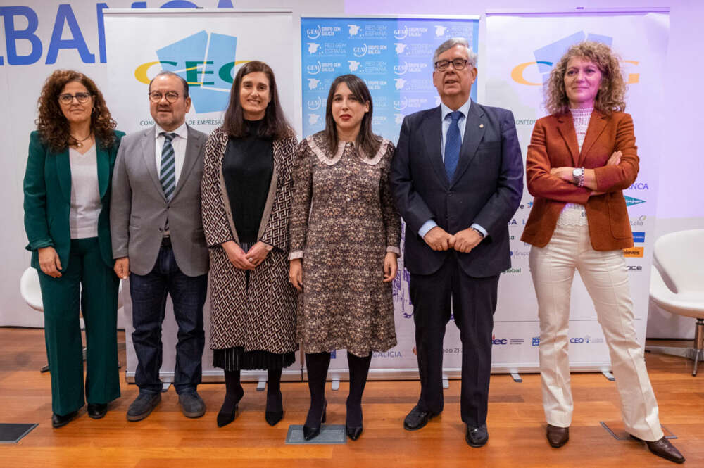 El rector de la USC, Antonio López, la conselleira de Promoción do Emprego e Igualdade, María Jesús Lorenzana, y el director de la CEG, Juan Manuel Vieites, junto a Loreto Fernández e Isabel Neira, directoras de GEM