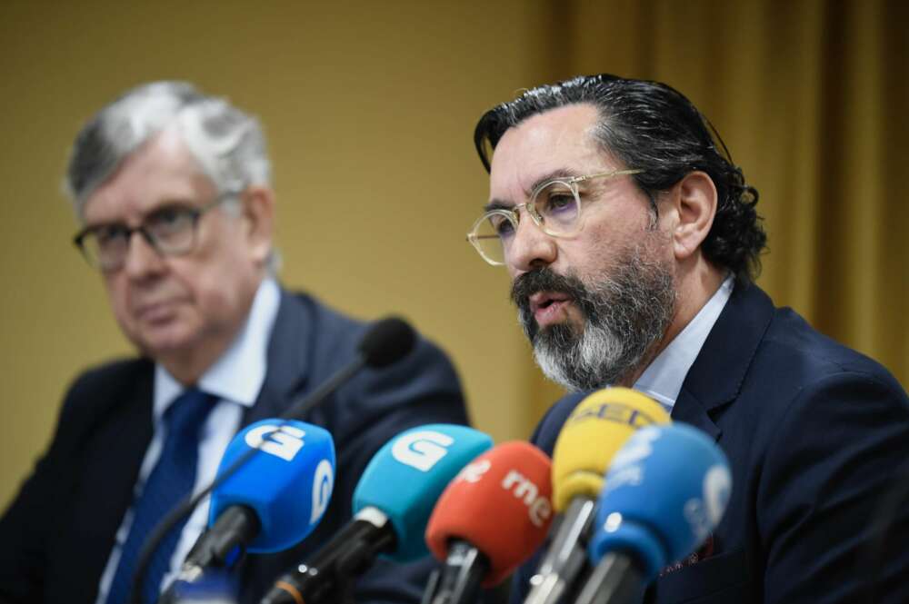 Enrique González, presidente de Auditores de Galicia, junto a Juan Manuel Vieites, presidente de la CEG. Punto GA/ M. Riopa