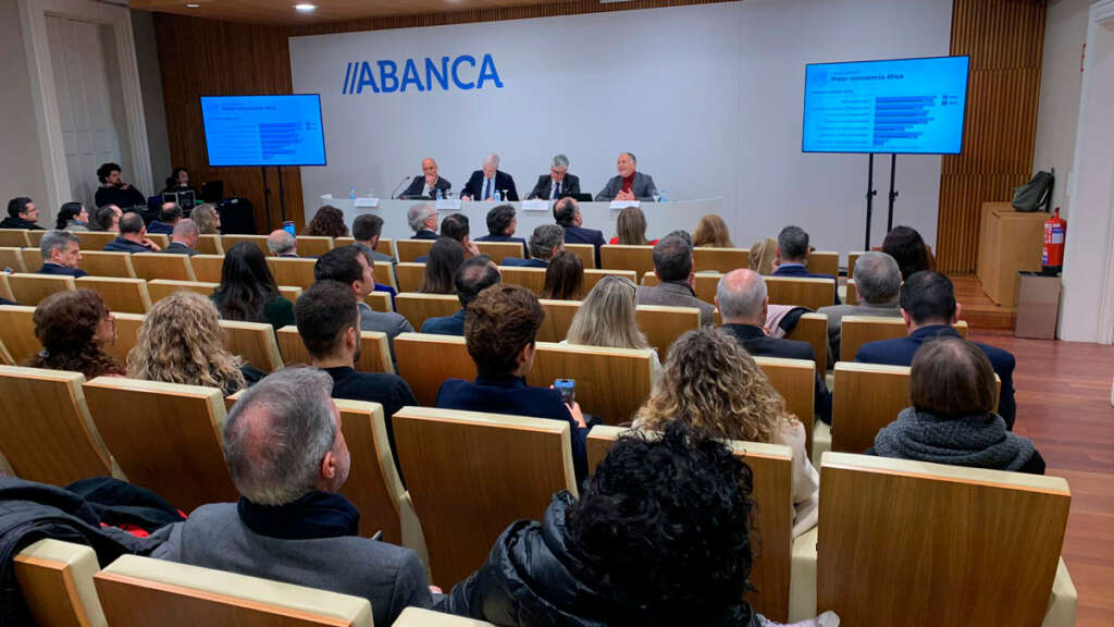 Presentación de la tercera edición del Atlas Gallego de la Empresa Comprometida: Julián Rodríguez Moscoso (i), Francisco Conde, Juan Manuel Vieites y Marcelino Fernández Mallo