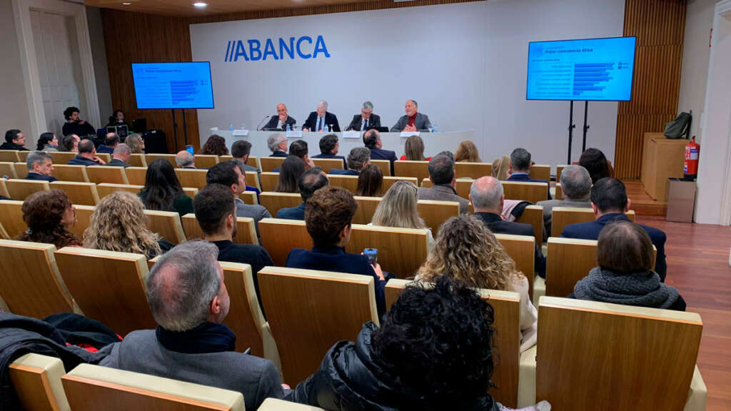 Presentación de la tercera edición del Atlas Gallego de la Empresa Comprometida: Julián Rodríguez Moscoso (i), Francisco Conde, Juan Manuel Vieites y Marcelino Fernández Mallo