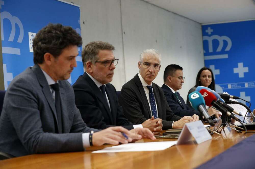 El conselleiro de Economía, Francisco Conde, con el consejero delegado de Altri, José Soares de Pina