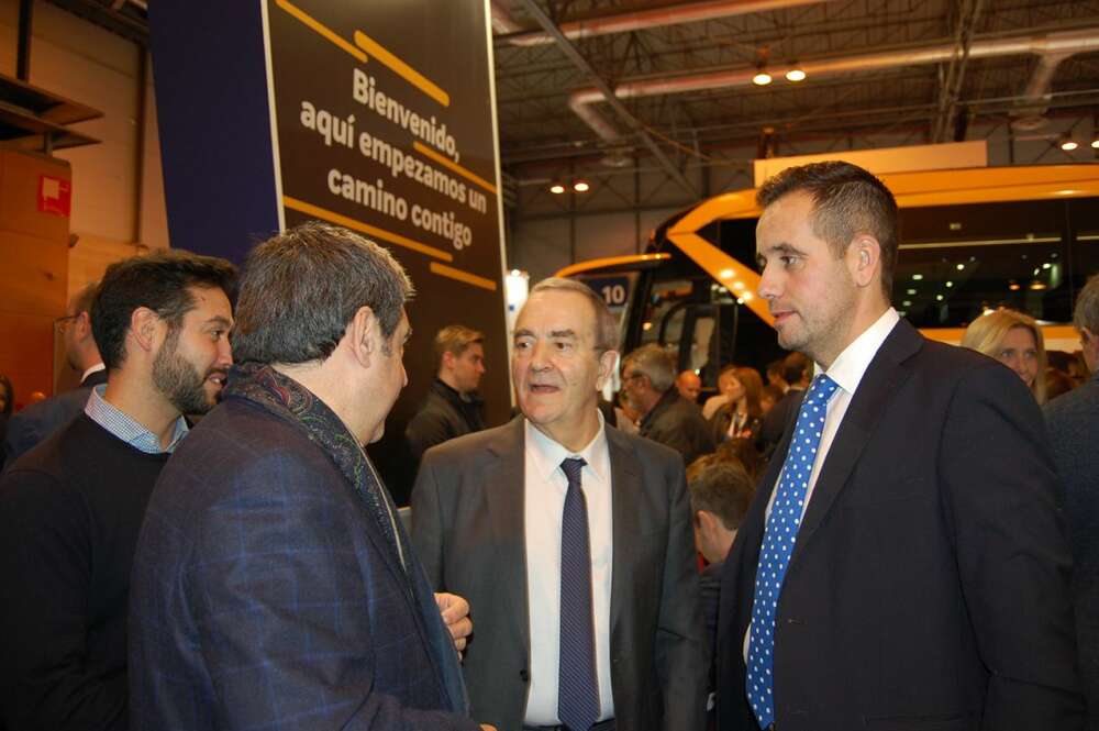 Raúl López en el stand de Monbus en Fitur / Monbus