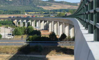 Imagen del viaducto del río Pisuerga del corredor norte-noroeste de alta velocidad que construyó Ferrovial / AR2V Ingeniería