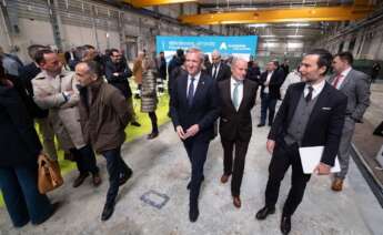 El presidente de la Xunta, Alfonso Rueda, visita la nueva planta de Amper en As Somozas