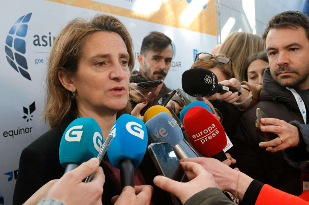 La ministra de Transición Ecológica, Teresa Ribera, en Ferrol en la inauguración del sexto congreso Galician Offshore International Hub sobre eólica marina junto a los presidentes de Navantia, Windar Renovables y Asime y los alcaldes de Ferrol y Fene