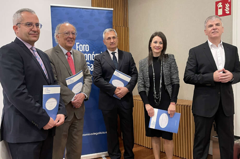 Patricio Sánchez, Fernando González Laxe, José Francisco Armesto, Lucía Ferreira y Santiago Lago / Foro Económico de Galicia