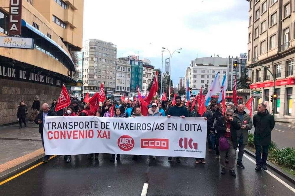 Manifestación convocada por CIG, UGT y CCOO por la negociación del convenio del transporte de viajeros por carretera en la provincia de A Coruña