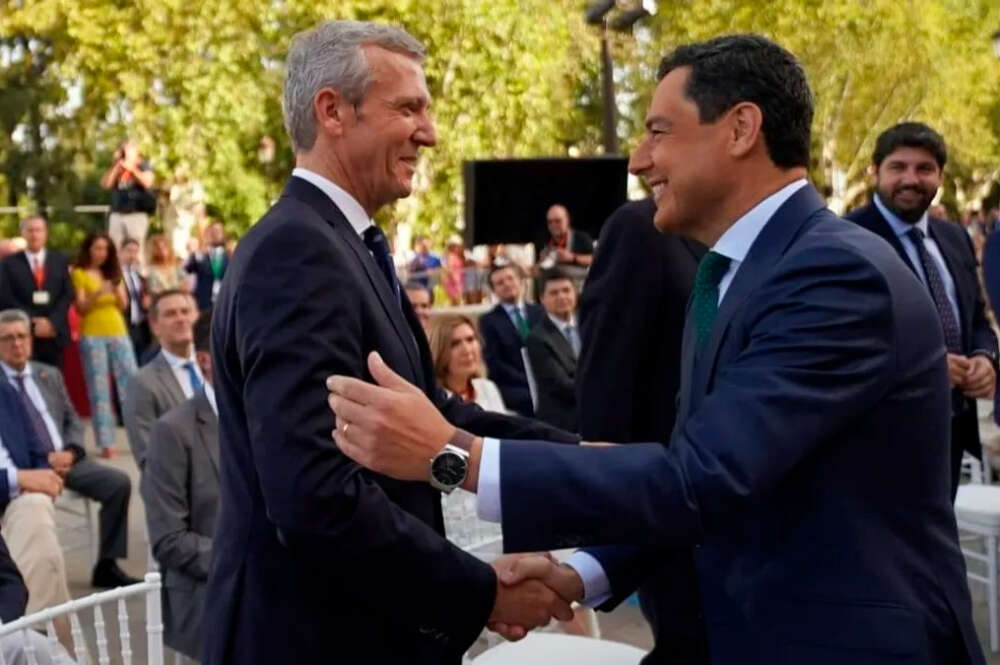 El presidente de Galicia, Alfonso Rueda, con el presidente de la Junta de Andalucía, Juanma Moreno