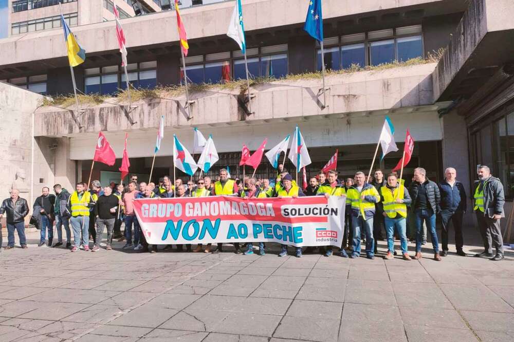 Concentración de trabajadores del Grupo Ganomagoga, frente al Ayuntamiento de Vigo, el 24 de marzo de 2023