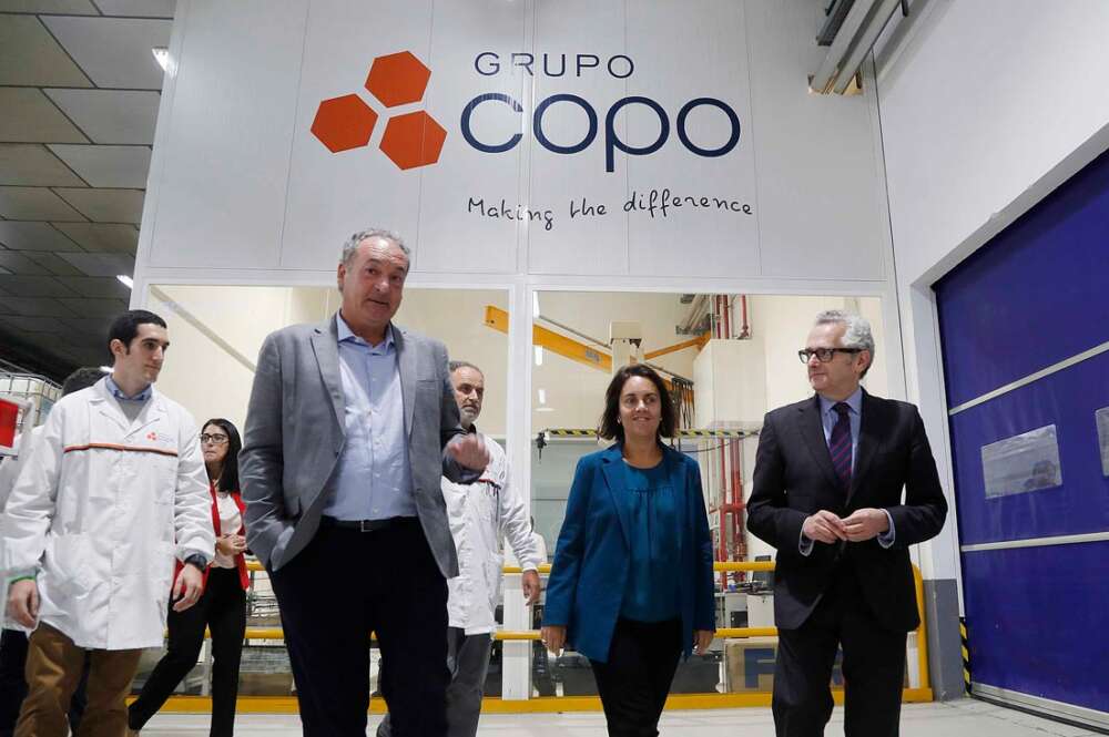 Patricia Argerey Vilar, directora de la Agencia Gallega de Innovación (Gain), en una visita a las instalaciones del Grupo Copo, junto a su CEO, José Antonio Rodríguez Estévez. Xunta