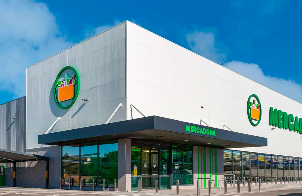 Exterior fachada supermercado ubicado en Viseu