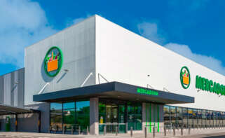 Exterior fachada supermercado ubicado en Viseu