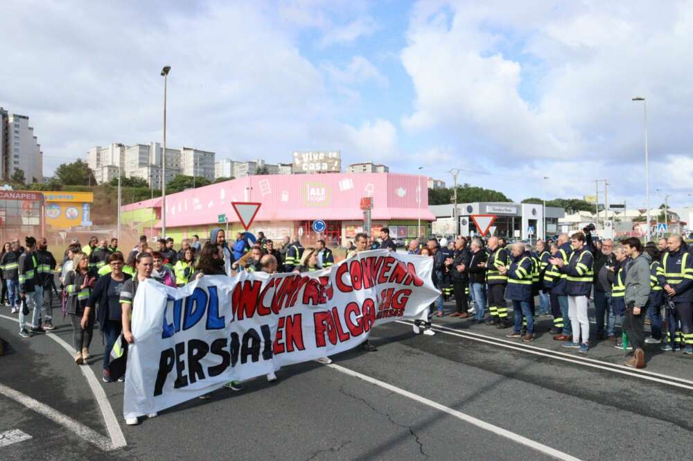 Trabajadores de Lidl en la manifestación conjunta con personal de Navantia y GT Automotive / CIG