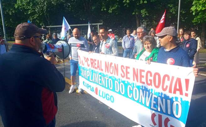 Personal de la fábrica de Capsa en Outeiro de Rei se moviliza contra la empresa, a la que acusa de incumplir el convenio / CIG