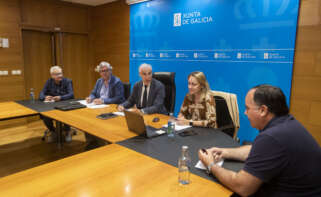 El vicepresidente primero de la Xunta, Francisco Conde, y el presidente de la Confederación de Empresarios de Galicia (CEG), Juan Manuel Vieites, durante su reunión con UGT y CCOO