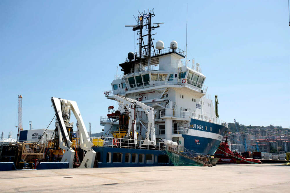 Buque 'Ártabro', de ACSM Shipping, atracado en el puerto de Vigo antes de zarpar para inspeccionar el pecio del 'Villa de Pitanxo' en aguas de Terranova (Canadá)