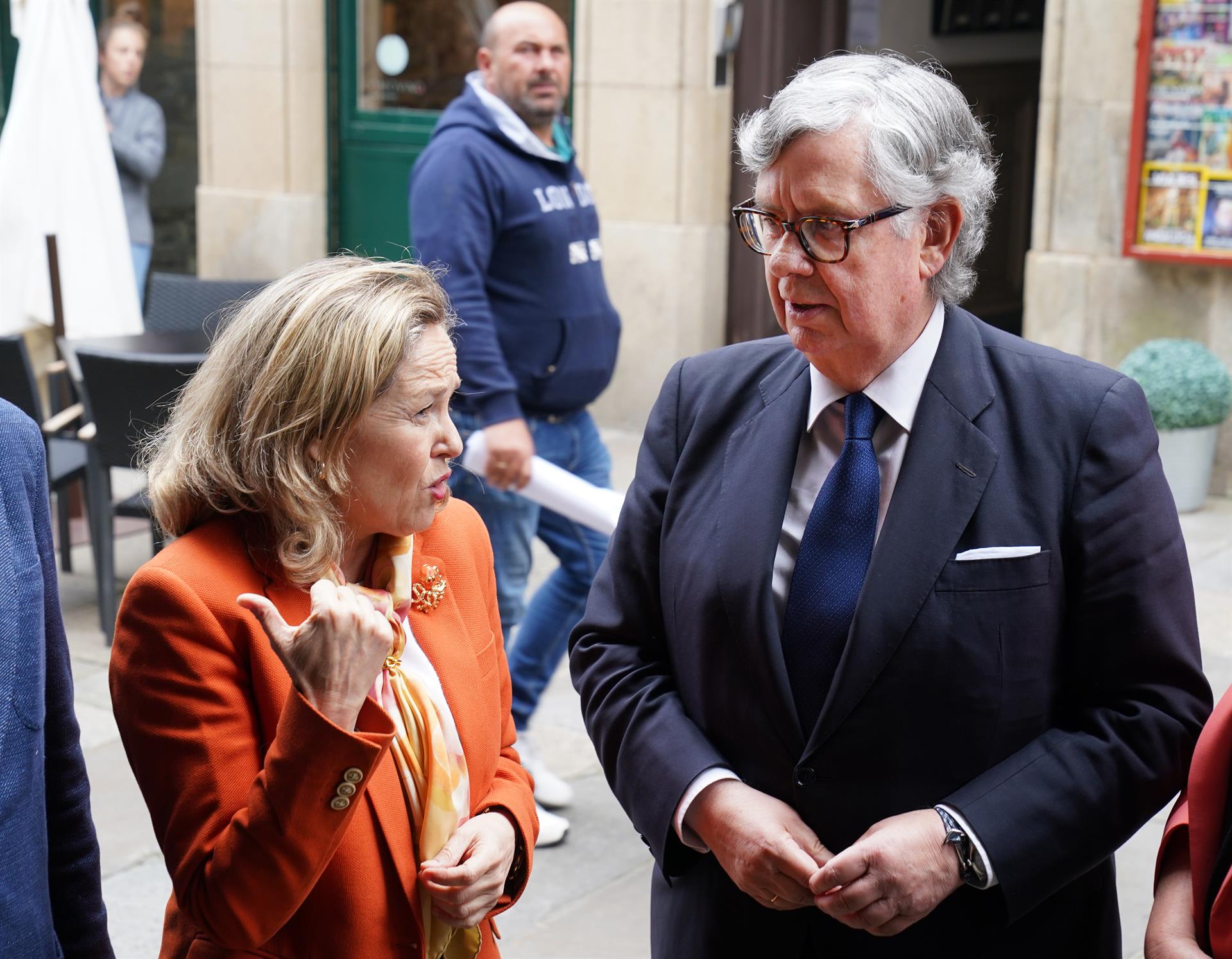 La vicepresidenta primera del Gobierno y ministra de Asuntos Económicos y Transformación Digital, Nadia Calviño, y el presidente de la Confederación de Empresarios de Galicia (CEG), Juan Manuel Vieites / Europa Press