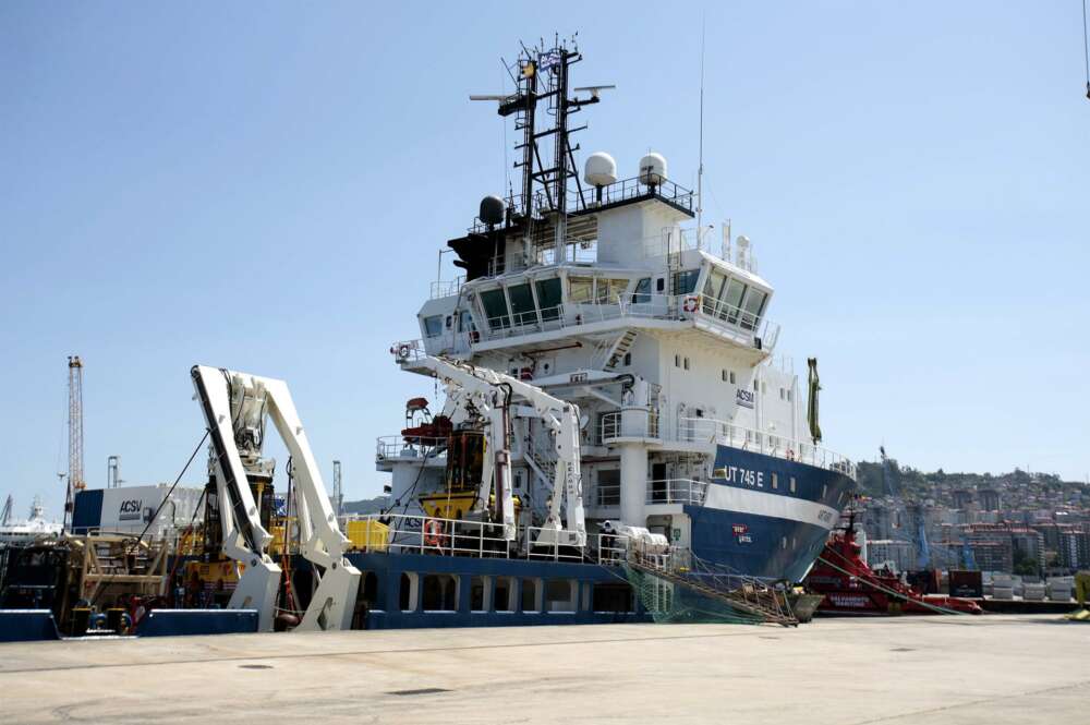 El buque de inspección del pecio del 'Villa de Pitanxo', el ‘Artabro’, a su salida del Puerto de Vigo, a 17 de mayo de 2023, en Vigo, Pontevedra, Galicia. - Javier Vázquez - Europa Press