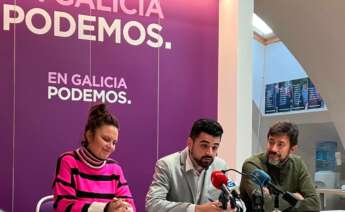 El coordinador de Podemos Galicia, Borja San Ramón, junto a Antón Gómez-Reino y Verónica Hermida