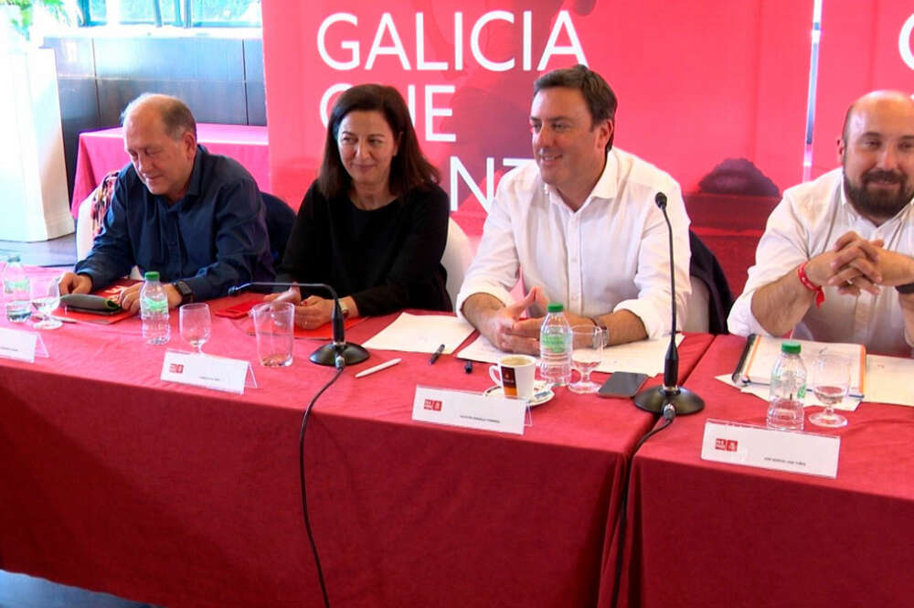 Reunión de la comisión ejectuvia gallega del PSdeG, liderada por Valentín González Formoso
