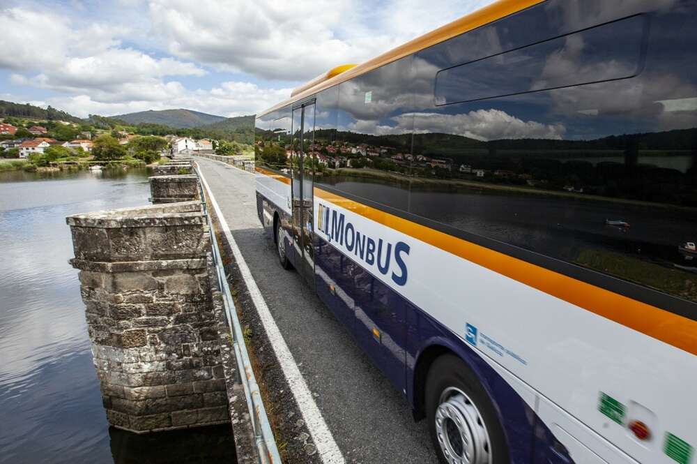 Autobus de la compañía Monbus / Monbus